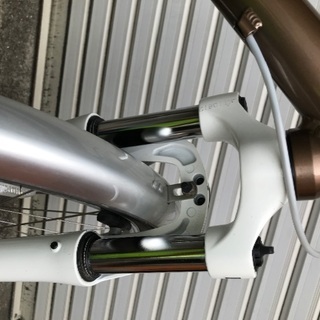 値下げしました。ジャイアントgiantの700C クロスバイク 雨天未走行室内保管きれいです。