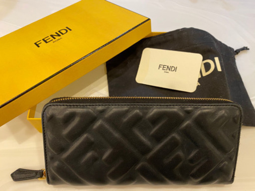 FENDI 財布　型押し