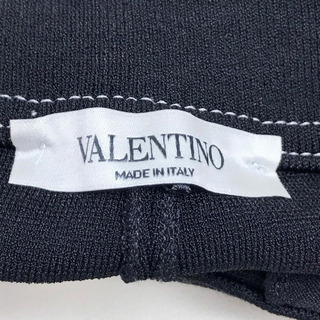 【未使用】VALENTINO ヴァレンティノ ハーフパンツ 赤ロゴ ショートパンツ レーヨン / ポリエステル ブラック メンズ
