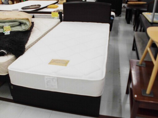 シングルベッド 幅97×奥200×高84㎝ マッドレス付き 木製 ダークブラウン 苫小牧西店