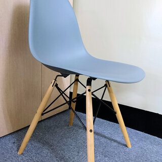 イームズ製高級サイドチェア 4脚セット　1脚7万円弱