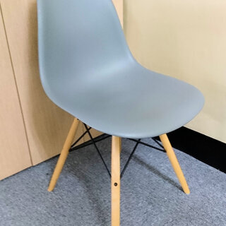 イームズ製高級サイドチェア 4脚セット　1脚7万円弱