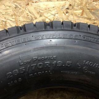 未使用品 BS BRM V-STEEL STUDLESS W900 265/70R19.5 140/138J 19.5インチ トラックタイヤ 再生タイヤ スタッドレス 2本 (VTK187) クレジットカード QR決済可能 価格｜265/70R19.5 140/138 W900 ブリヂストン BRIDGESTONE