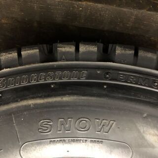 未使用品 BS BRM V-STEEL STUDLESS W900 275/80R22.5 151/148J 22.5インチ トラックタイヤ 再生タイヤ スタッドレス 2本 (VTP119) クレジットカード QR決済可能 未使用品 BS BRM V-STEEL STUDLESS W900 265/70R19.5 140/138J 19.5