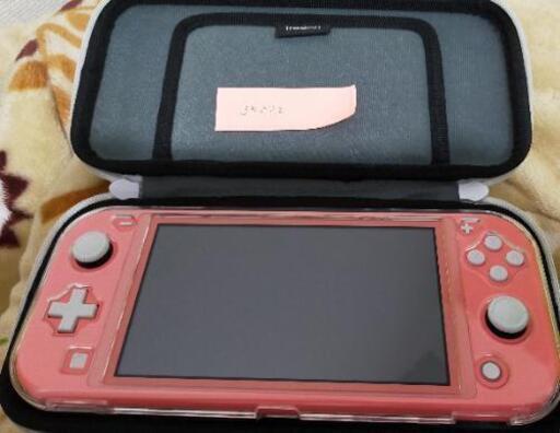Nintendo SwitchLight コーラルピンクとケース