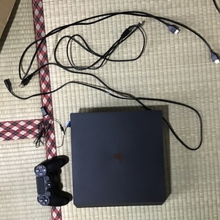 限界値下げ!!ほぼ新品PS4Pro CUHー7200B01 1TB − 愛知県