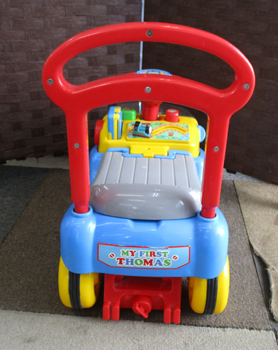 機関車トーマス手押し車 乗用玩具 ボタンを押すとトーマスとパーシーがトンネルに入ったり出てきたり札幌 東区 モノハウス 北 東区役所前のキッズ用品 その他 の中古あげます 譲ります ジモティーで不用品の処分