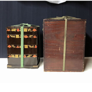 c712 木製 漆器 重箱 蒔絵 小重箱 台付 箱付 四段重 c712 木製 漆器 重箱 蒔絵 小重箱 台付 箱付 四段重