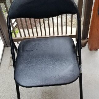パイプ椅子　4つ　黒