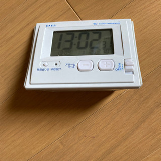 デジタル電波時計　１００円