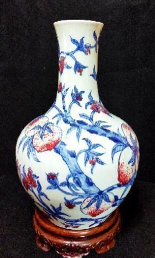 中国骨董品　陶磁器　釉裏紅九桃天球瓶　大清乾隆年製　素敵な色合いで何回見ても惹かれてしまう美しさ　稀少逸品