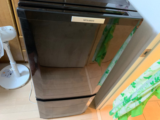 三菱ノンフロン冷凍冷蔵庫MR-P15W-B型　146㍑