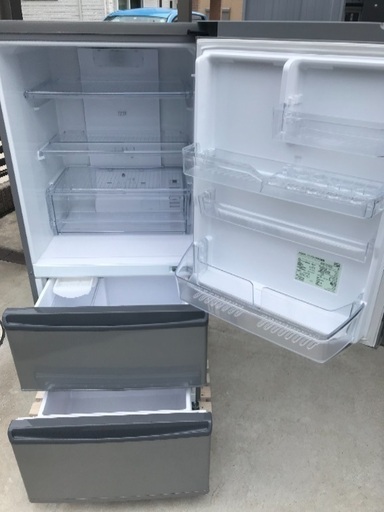 取引中2016年製アクア冷凍冷蔵庫3ドア容量272L美品。千葉県内配送無料。設置無料。