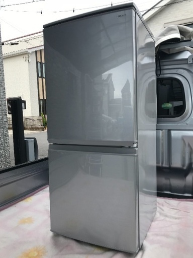 取引中2018年製シャープシルバー冷凍冷蔵庫美品。千葉県内配送無料。設置無料。