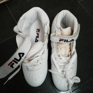 FILA ハイカットスニーカー