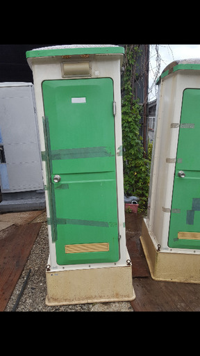 仮設トイレ(水洗式)、室内は洗浄済みです。