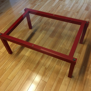 ガラス製赤くて可愛いテーブル