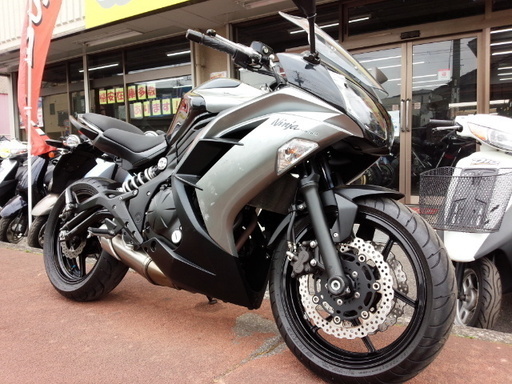 NO.3304　Ｎｉｎｊａ４００（ＥＸ４００Ｅ）水冷４サイクル８バルブ２気筒エンジン　ＦＩ車　ＥＴＣ付き　ブラック＆シルバー　☆彡