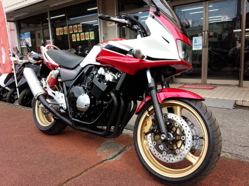 NO.3323　ＣＢ４００スーパーボルドール　水冷4サイクル１６バルブ４気筒エンジン ＶＴＥＣ（可変バルブシステム）　レッド＆ホワイト　☆彡