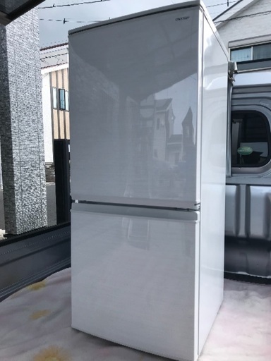 取引中高年式2018年製シャープホワイト冷凍冷蔵庫美品137L。千葉県内配送無料。設置無料。