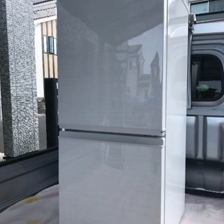 取引中高年式2018年製シャープホワイト冷凍冷蔵庫美品137L。...