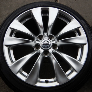 フーガ純正　１８インチ　セレナ、ジューク、ステージアなどに！