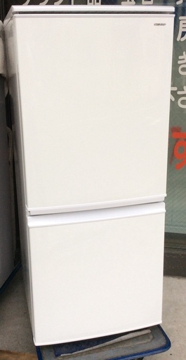 【RKGRE-396】特価！シャープ/137L 2ドア冷凍冷蔵庫/どっちもドア/SJ-C14D-W/中古品/2017年製/当社より近隣無料配達！