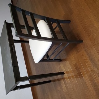 《終了》濃い茶色の机と椅子のセット（古い）