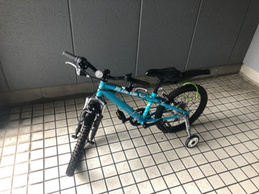 子供用自転車　補助輪付き