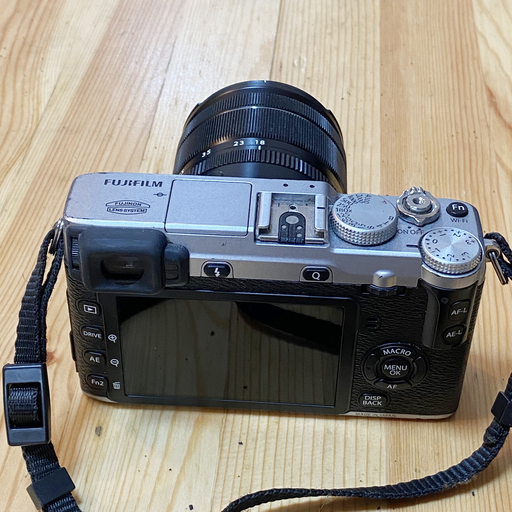 ミラーレス一眼カメラ Fujifilm X-E2 レンズキット