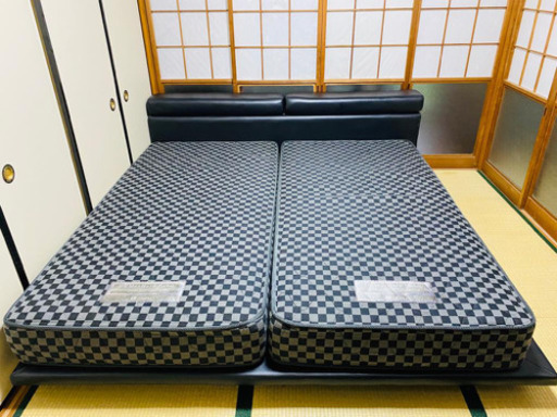 マットレス付きクイーンベッド
