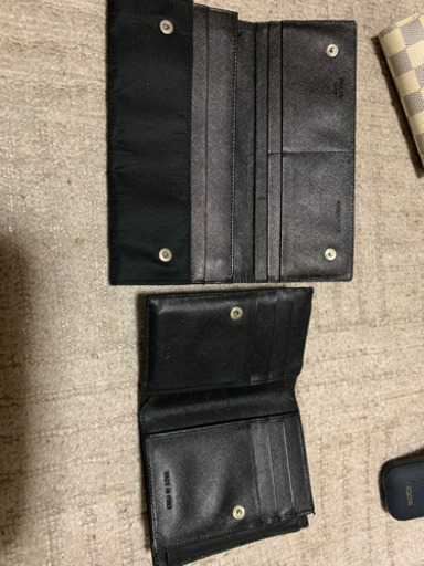 プラダの財布２つとおまけ付き