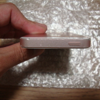 ☆ iPhoneSE 64GB ローズロールド SIMロック解除済 ☆