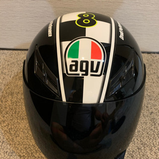 新品同様agvのヘルメットになります。
