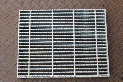 グレーチング スチール製溝蓋細目スリッドタイプ 405x310x35 Mm 1枚セット Tokaitrade 内部のその他の中古あげます 譲ります ジモティーで不用品の処分