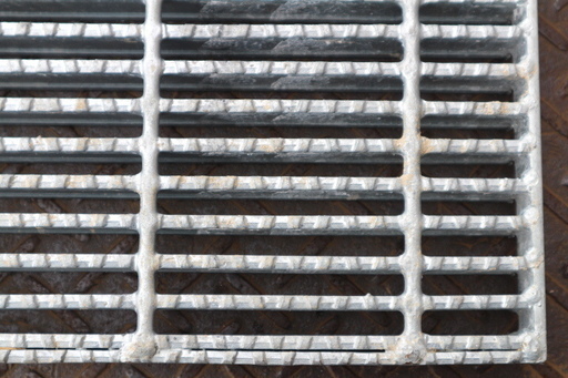 グレーチング スチール製溝蓋細目スリッドタイプ 405x310x35 Mm 1枚セット Tokaitrade 内部のその他の中古あげます 譲ります ジモティーで不用品の処分