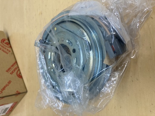 【未使用品】【未開封品】トラック エアコン　コンプレッサー　マグネットクラッチ　UD　MK37用