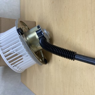 パーツ 【新品未使用品】トラック ブロアー ヒーターファンモーター MK37用