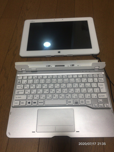 タブレットPC  富士通　ARROWS tab Ｑ584H