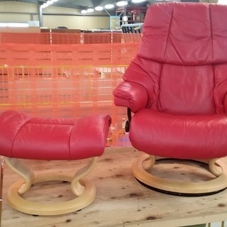 【店舗同時販売中】　ＥＫＯＲＮＥＳ　ＲＥＮＯ　Ｓ　オットマン付ストレスレスチェア　赤