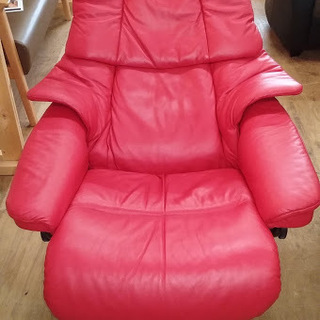 【店舗同時販売中】　ＥＫＯＲＮＥＳ　ＲＥＮＯ　Ｓ　オットマン付ストレスレスチェア　赤