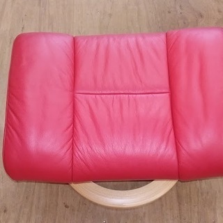 【店舗同時販売中】　ＥＫＯＲＮＥＳ　ＲＥＮＯ　Ｓ　オットマン付ストレスレスチェア　赤