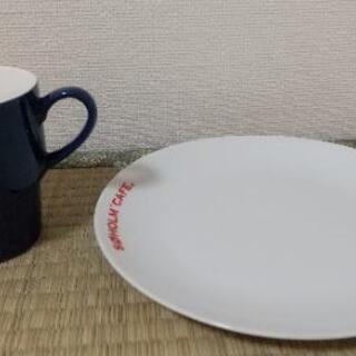 お皿(二枚)とマグカップ