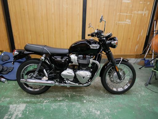 カスタム費20万円　2019年モデル　ボンネビル　T100　距離4900キロ　メーカー保証有　バンスマフラー　グリップヒーター　車検令和４年２月