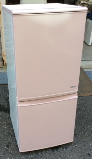 【RKGRE-404】特価！SHARP/シャープ/137L 2ドア冷凍冷蔵庫/SJ-C14Y-P [ピンク系]/中古品/2013年製/当社より近隣無料配達！