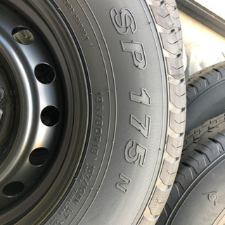 ★新品のタイヤ★新車外し、ホイールキャップ付き