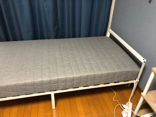 IKEA シングルベッド　マットレス付き　別売可