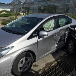 プリウス事故車ジャンク売ります