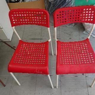 赤色椅子２脚