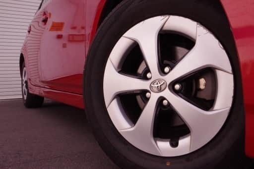 赤い車がアルヨ くるまのミツクニ甲府店にキテネ オトロン甲府店 北杜のプリウスの中古車 ジモティー